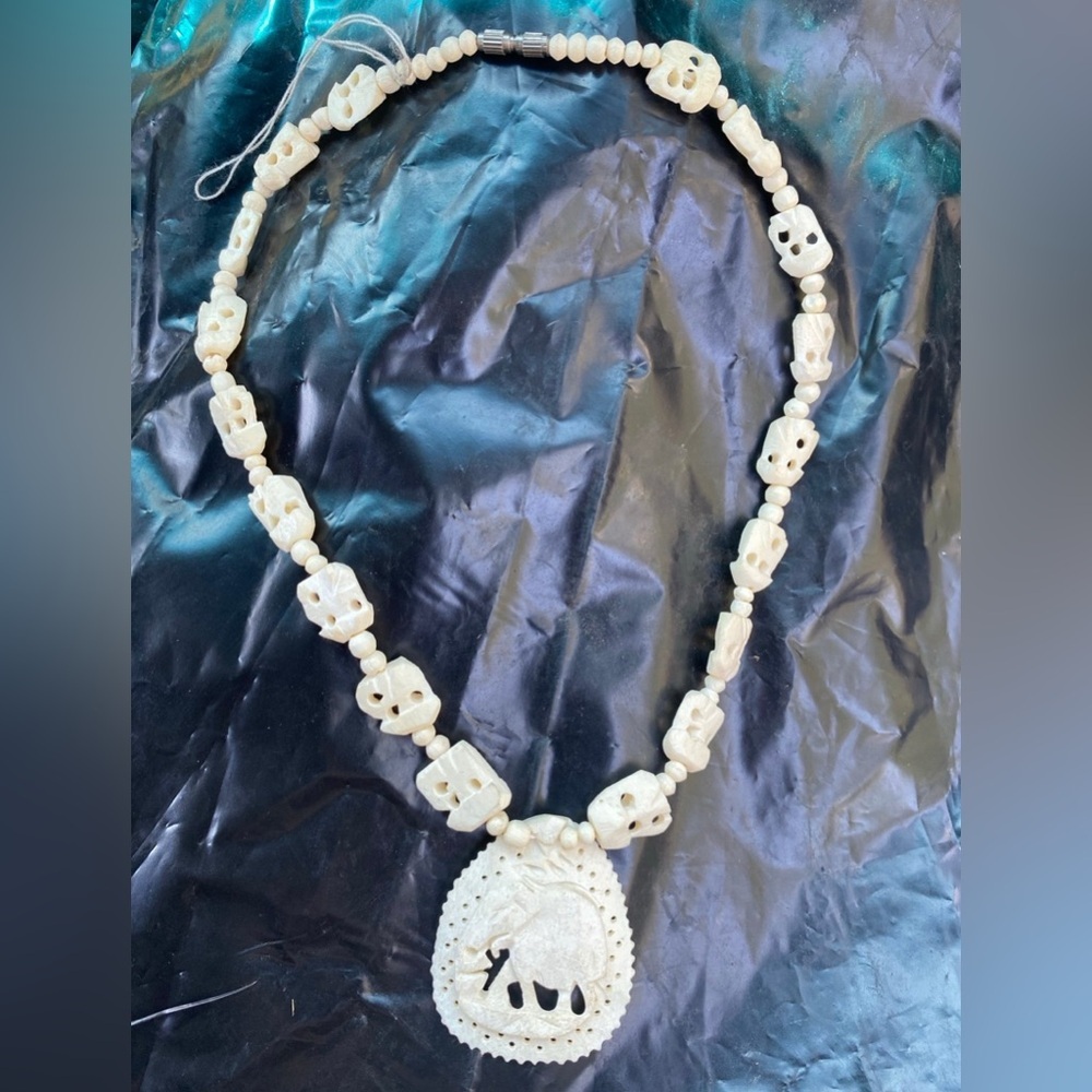 Vintage Faux‎ Bone Carved Elephant Pendant Necklace Tribal Boho Beads